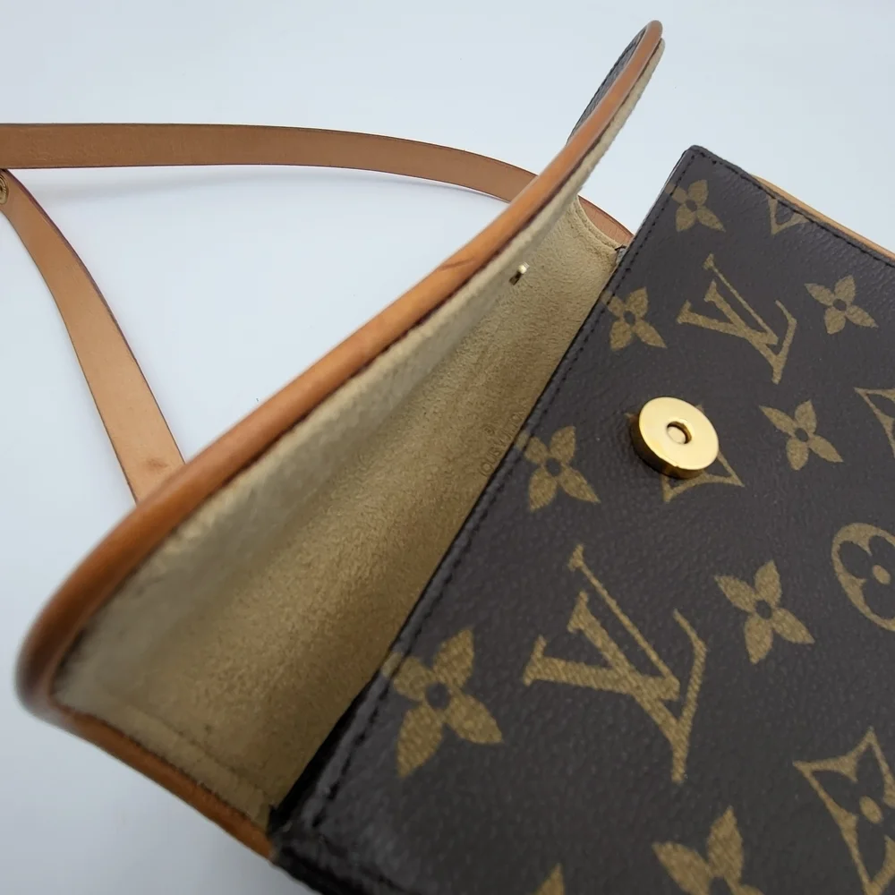 LOUIS VUITTON Pochette Florentine Monogram Canvas Belt Bag..Authentic w/COA..